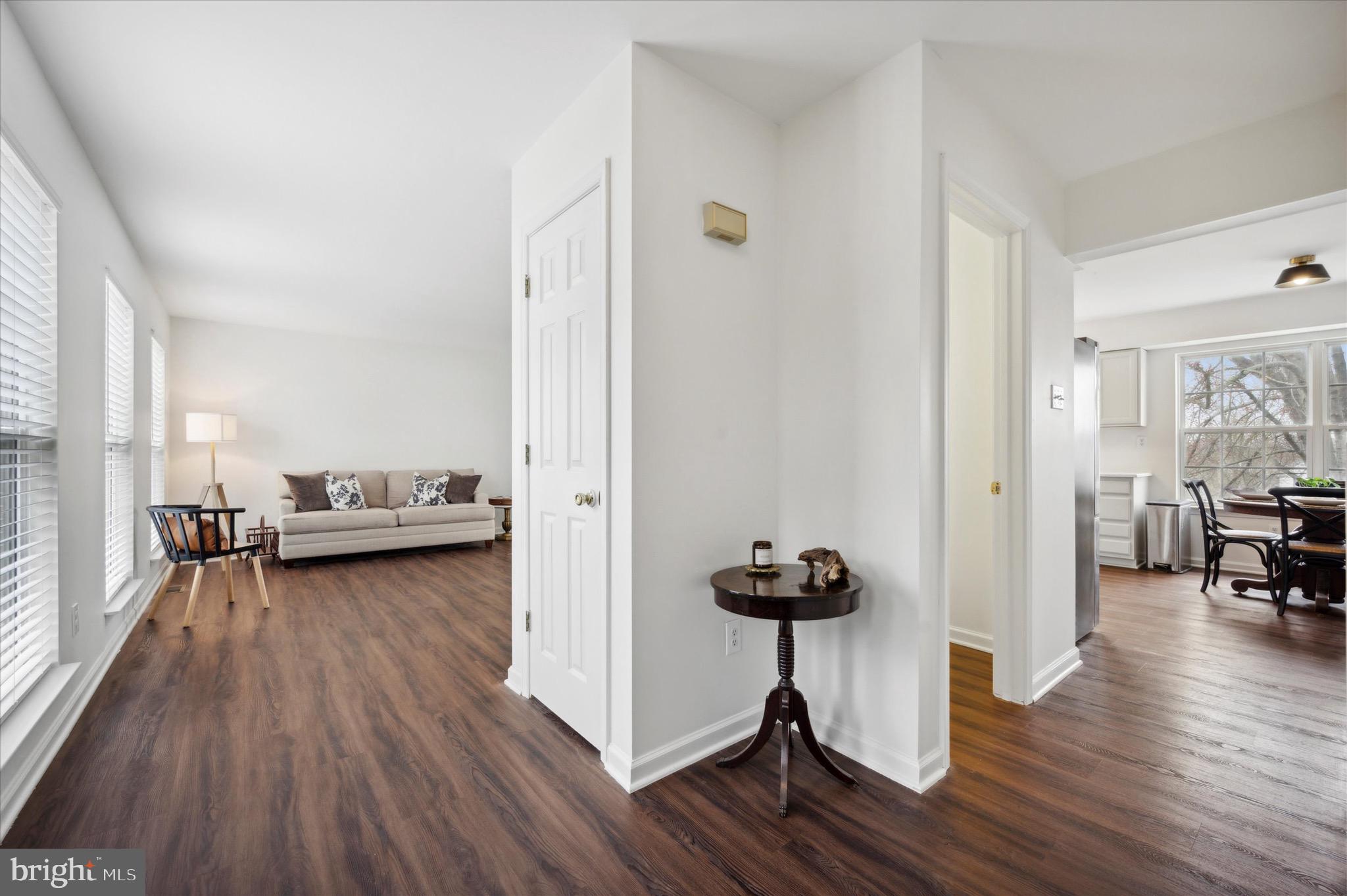 2409 Donna Ln