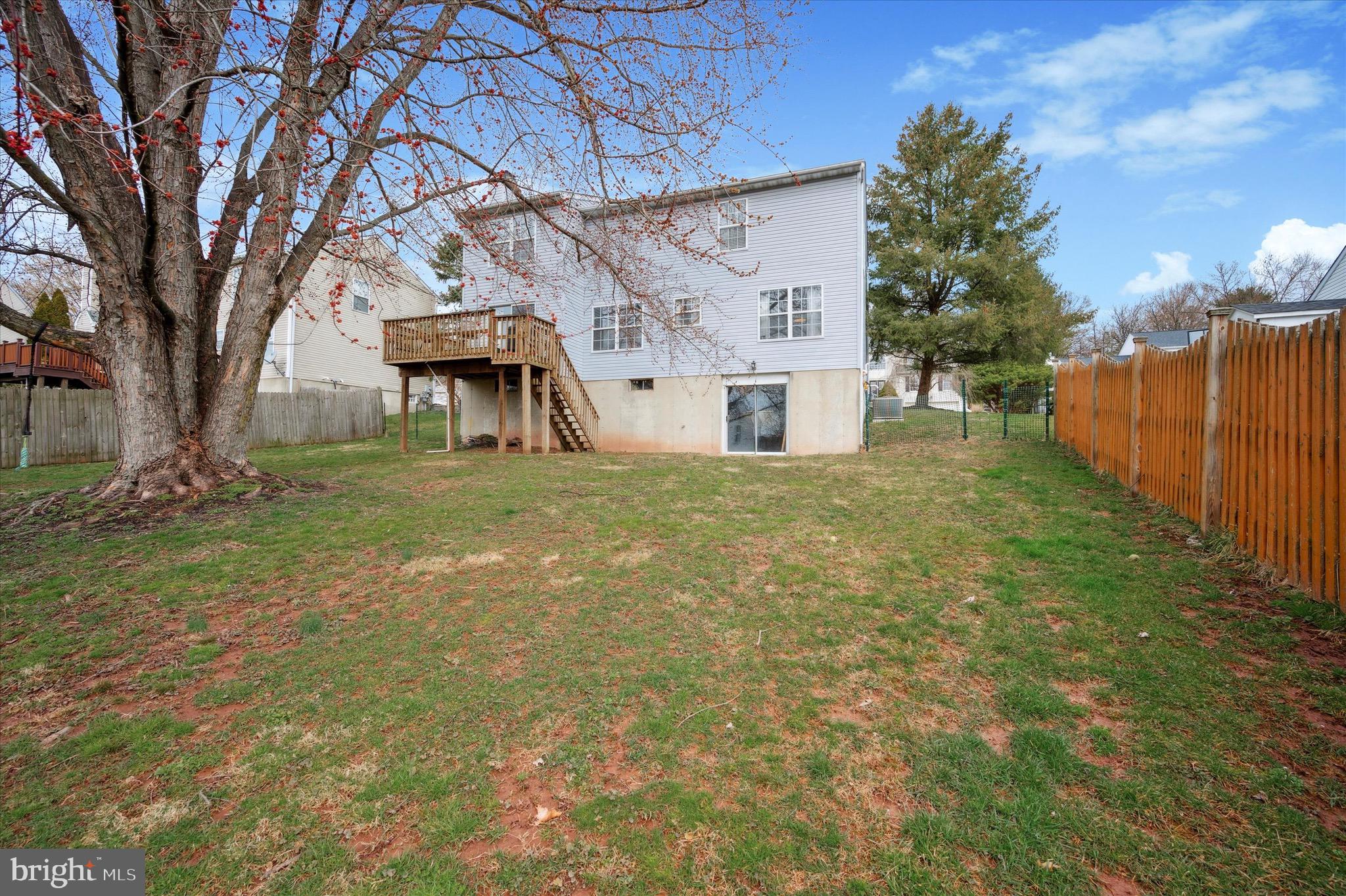 2409 Donna Ln