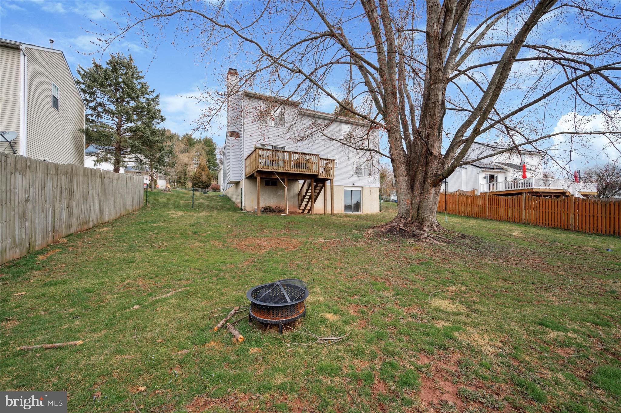 2409 Donna Ln