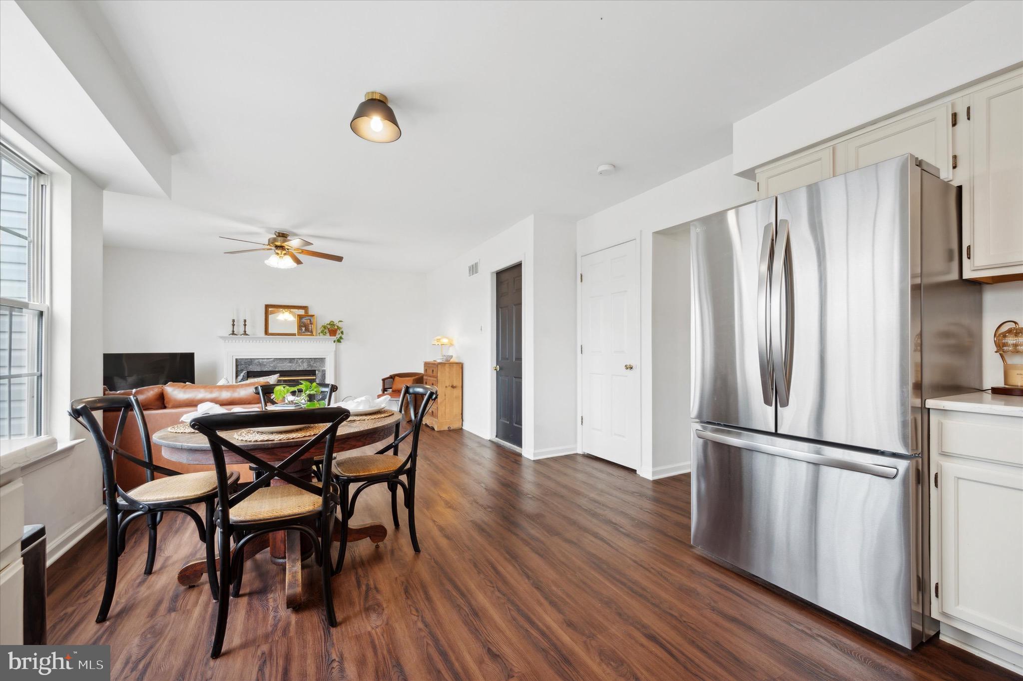 2409 Donna Ln