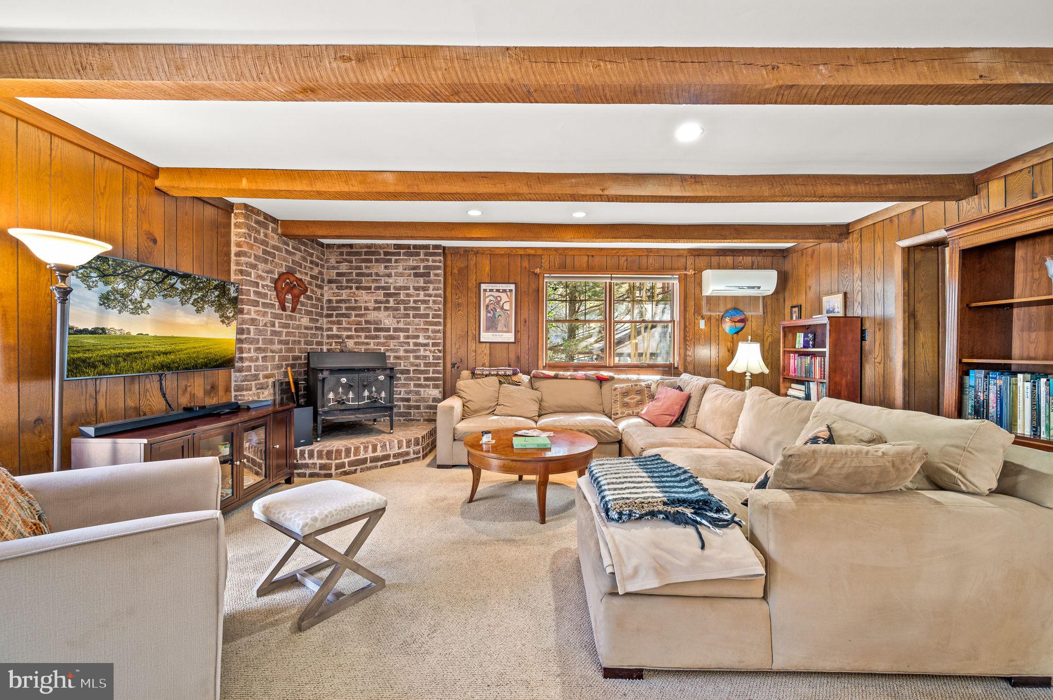 207 Hewett Rd