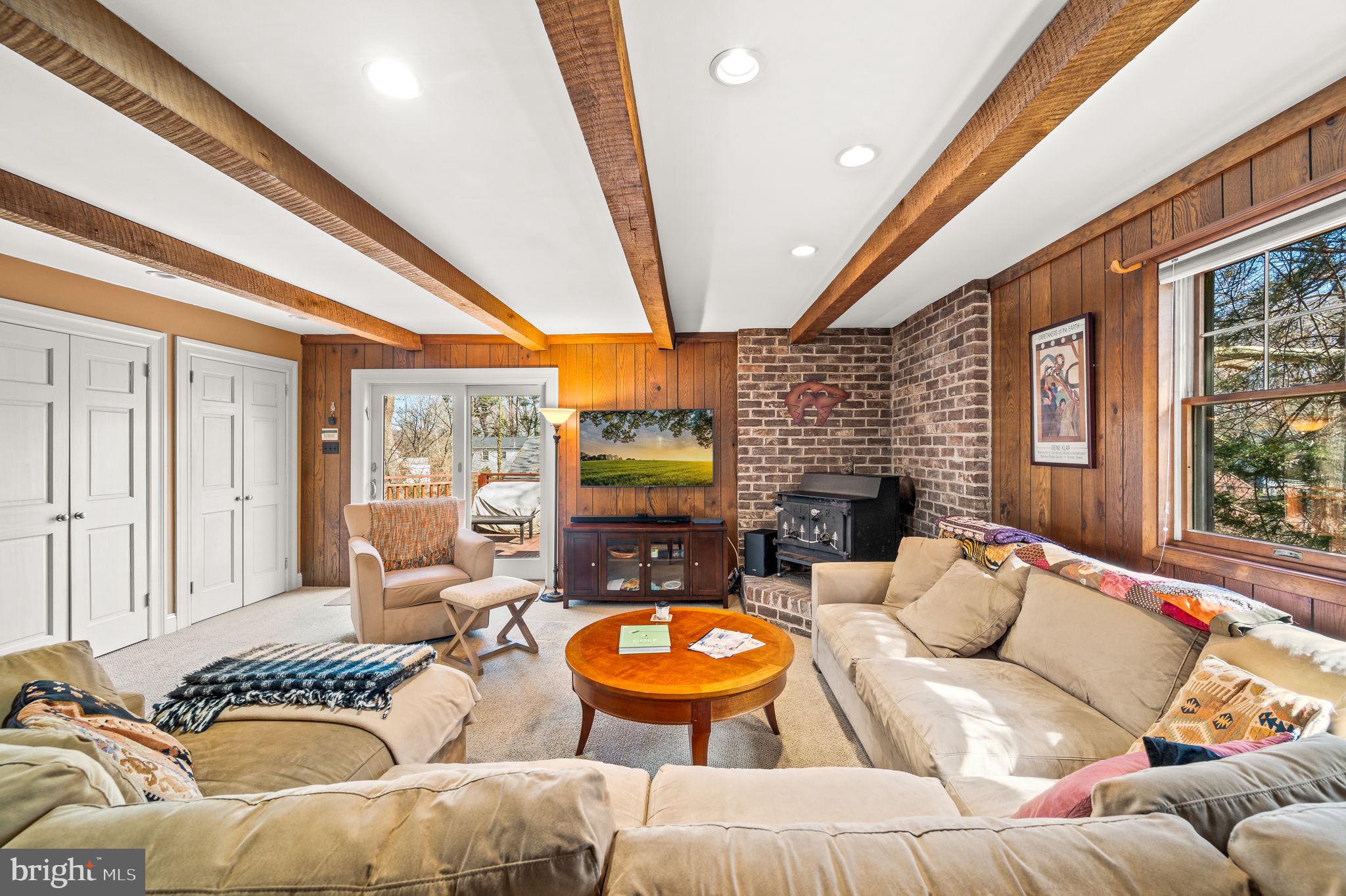 207 Hewett Rd