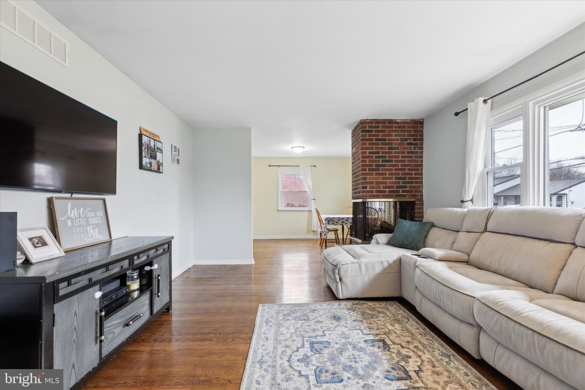 208 Chelsea Ave
