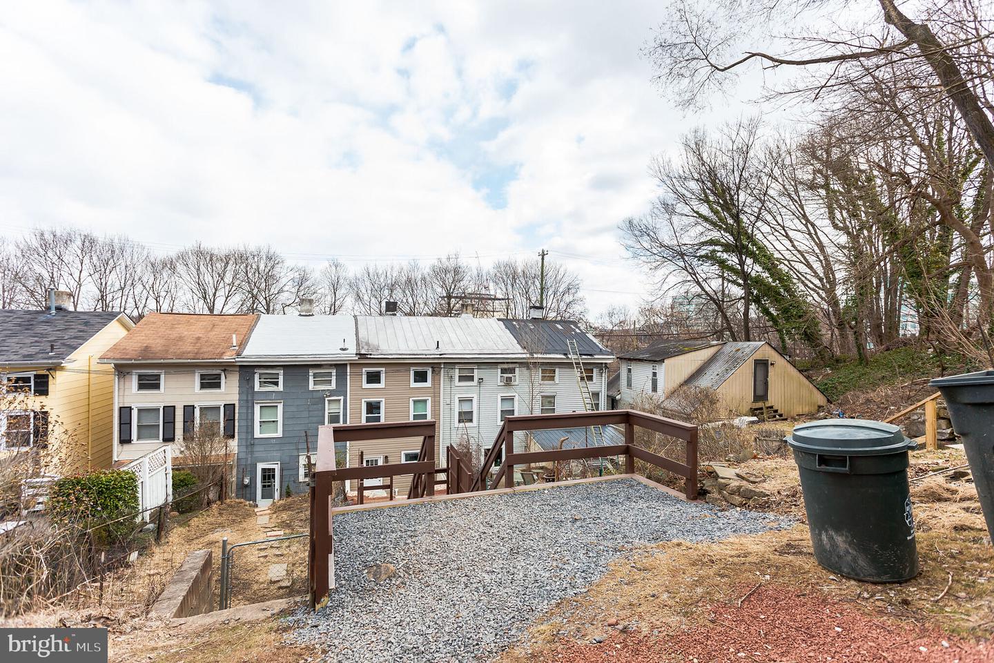 157 Front St