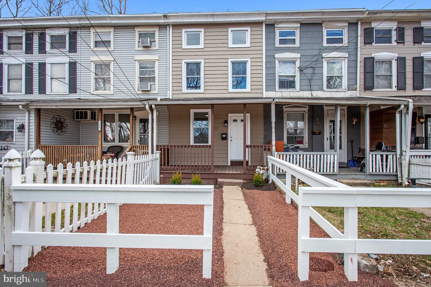 157 Front St