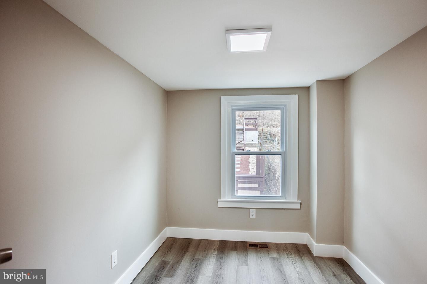 157 Front St