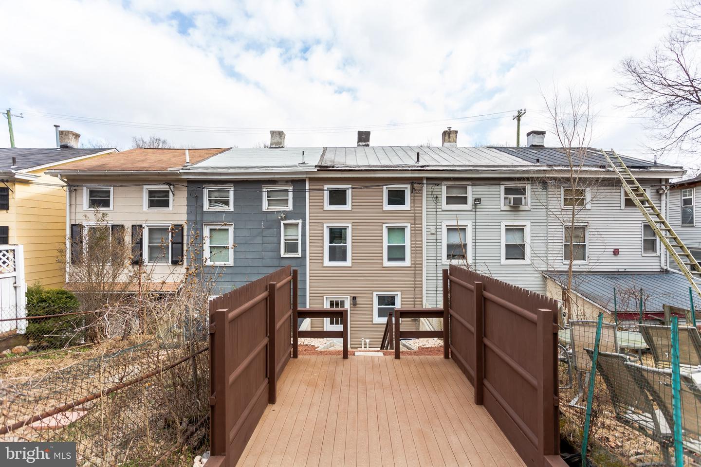 157 Front St