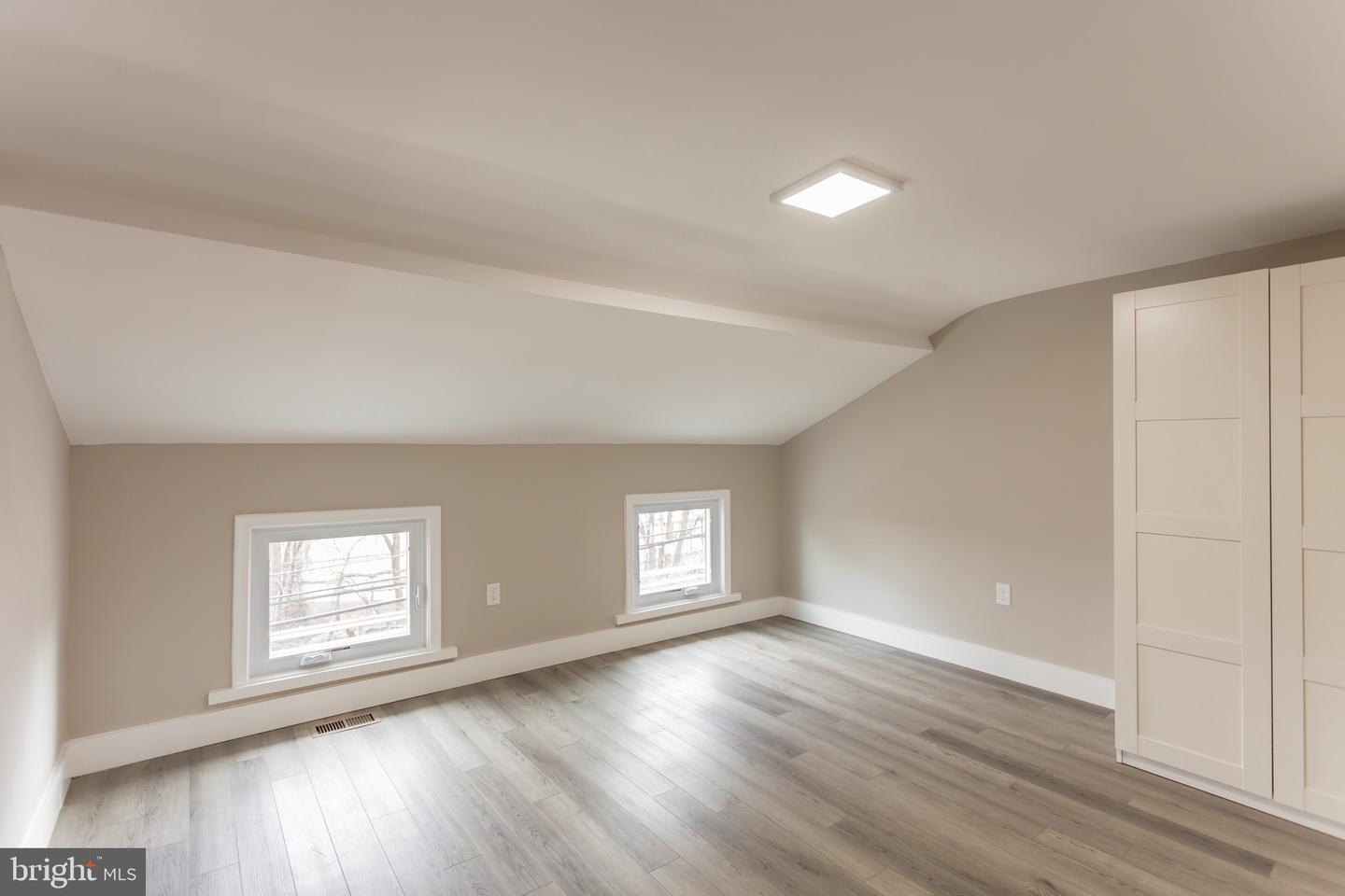 157 Front St