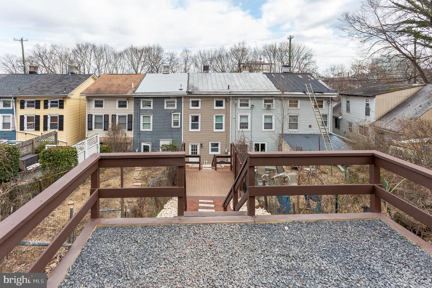 157 Front St