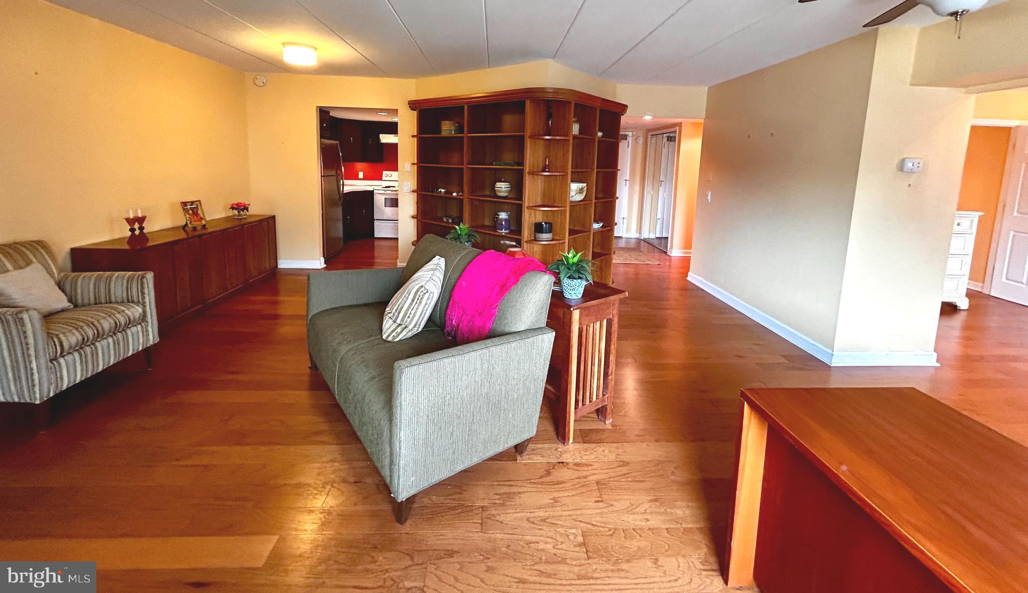 1219 W Wynnewood Rd #512