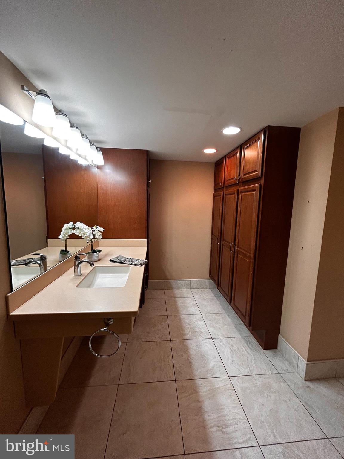 1219 W Wynnewood Rd #512