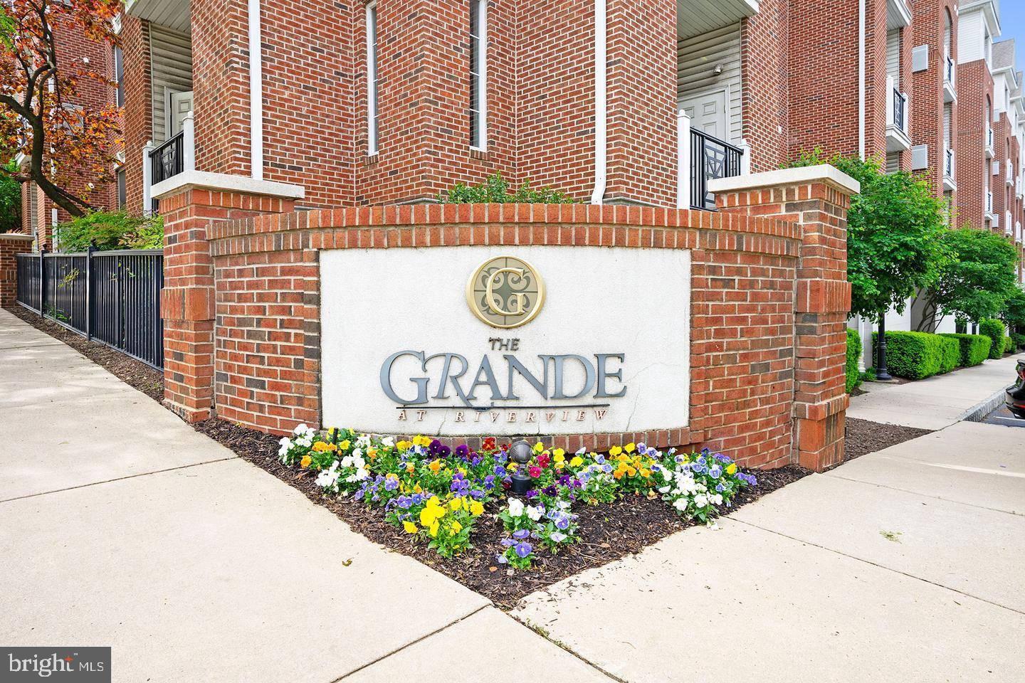 200 W Elm St #1424
