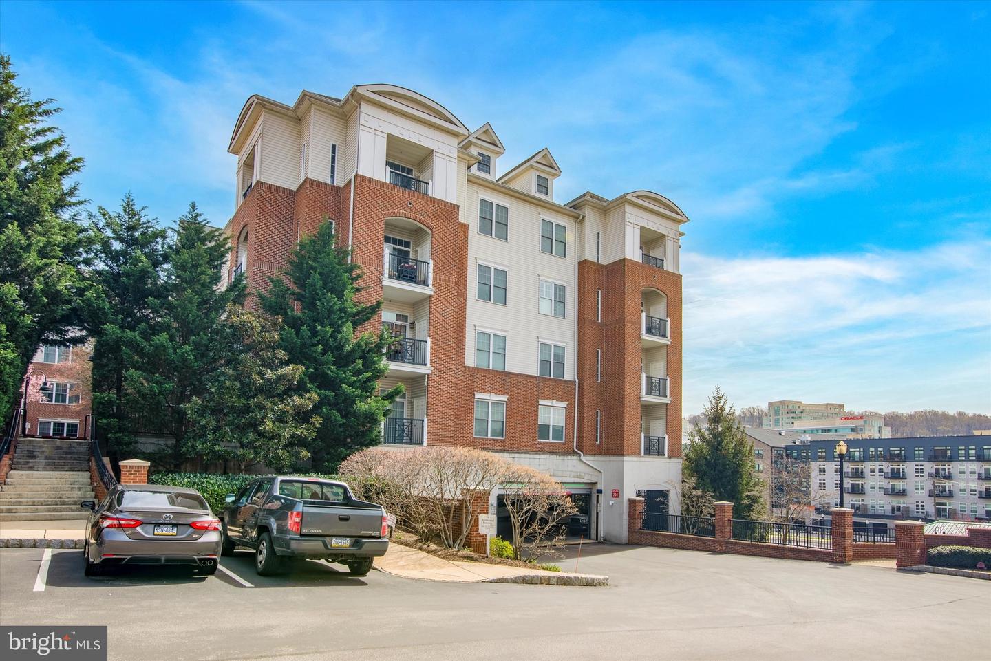 200 W Elm St #1424