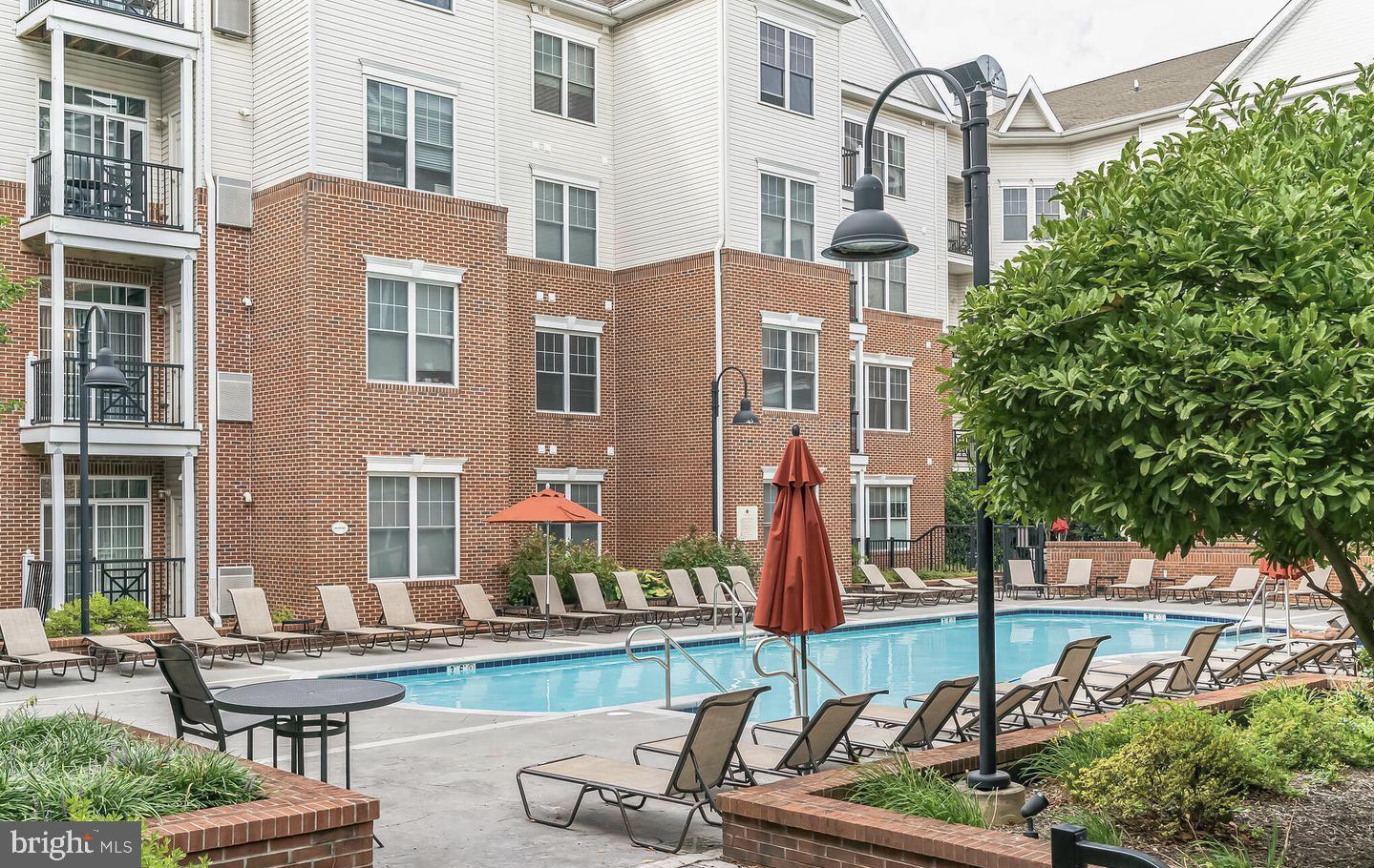 200 W Elm St #1424