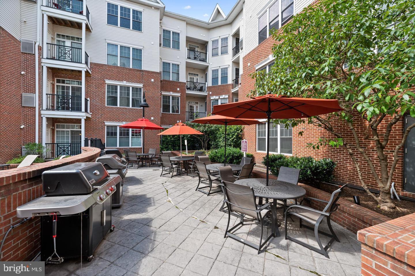 200 W Elm St #1424