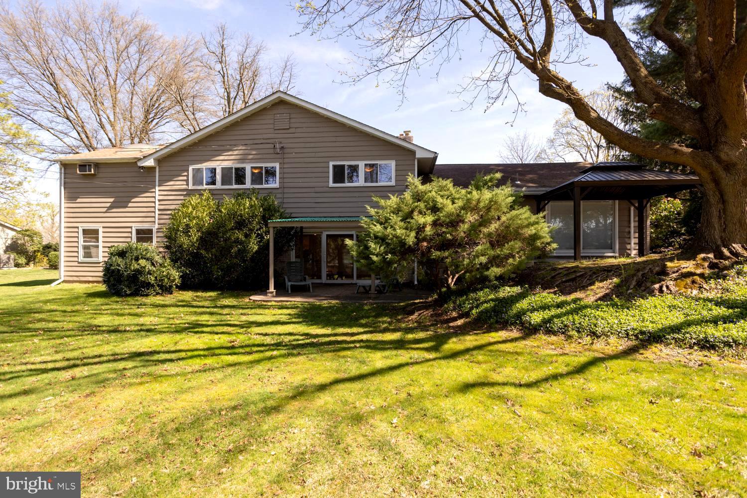1421 Redwood Ln