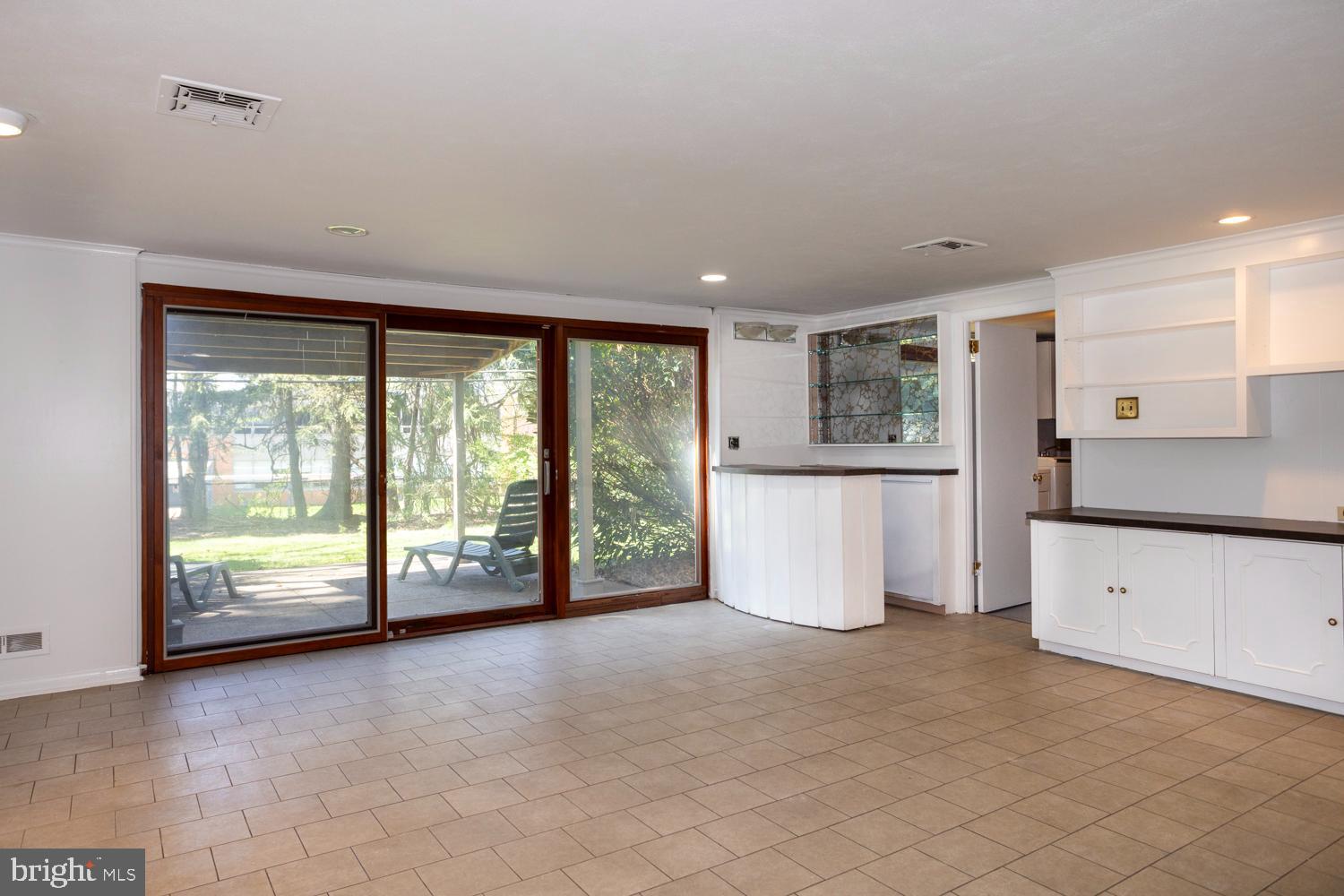 1421 Redwood Ln