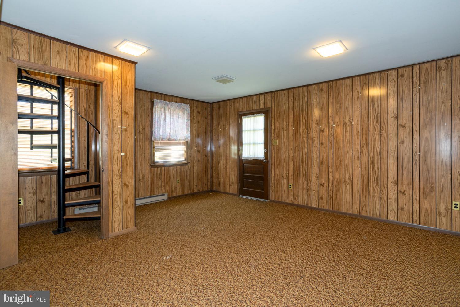 1421 Redwood Ln