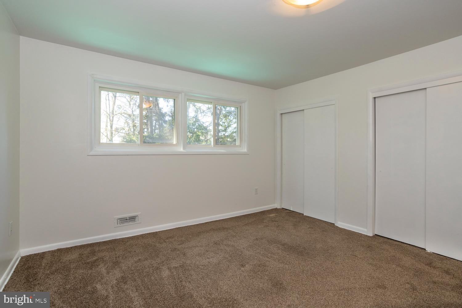 1421 Redwood Ln
