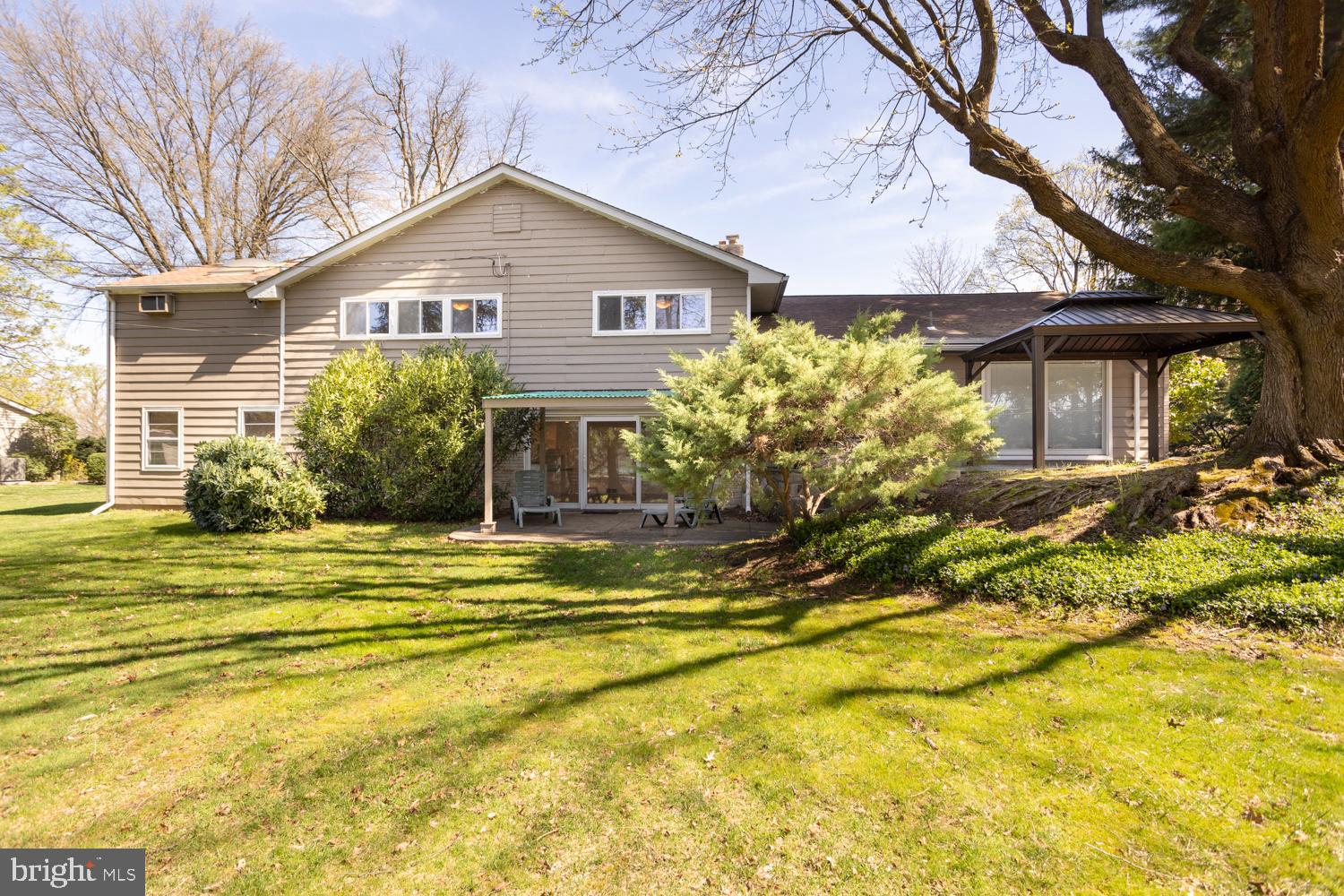1421 Redwood Ln