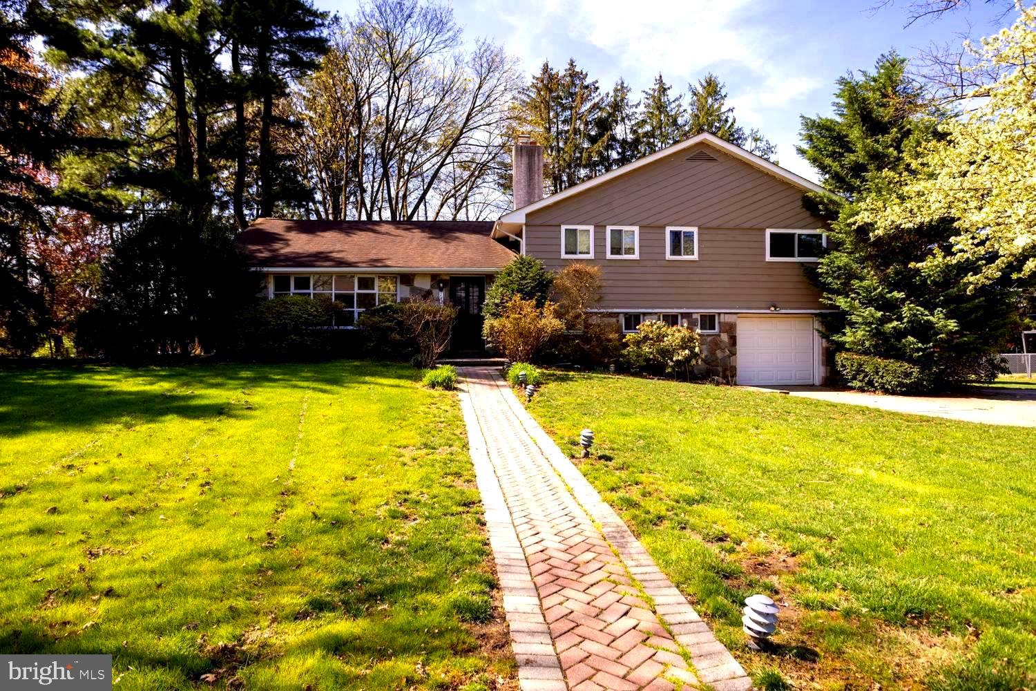 1421 Redwood Ln