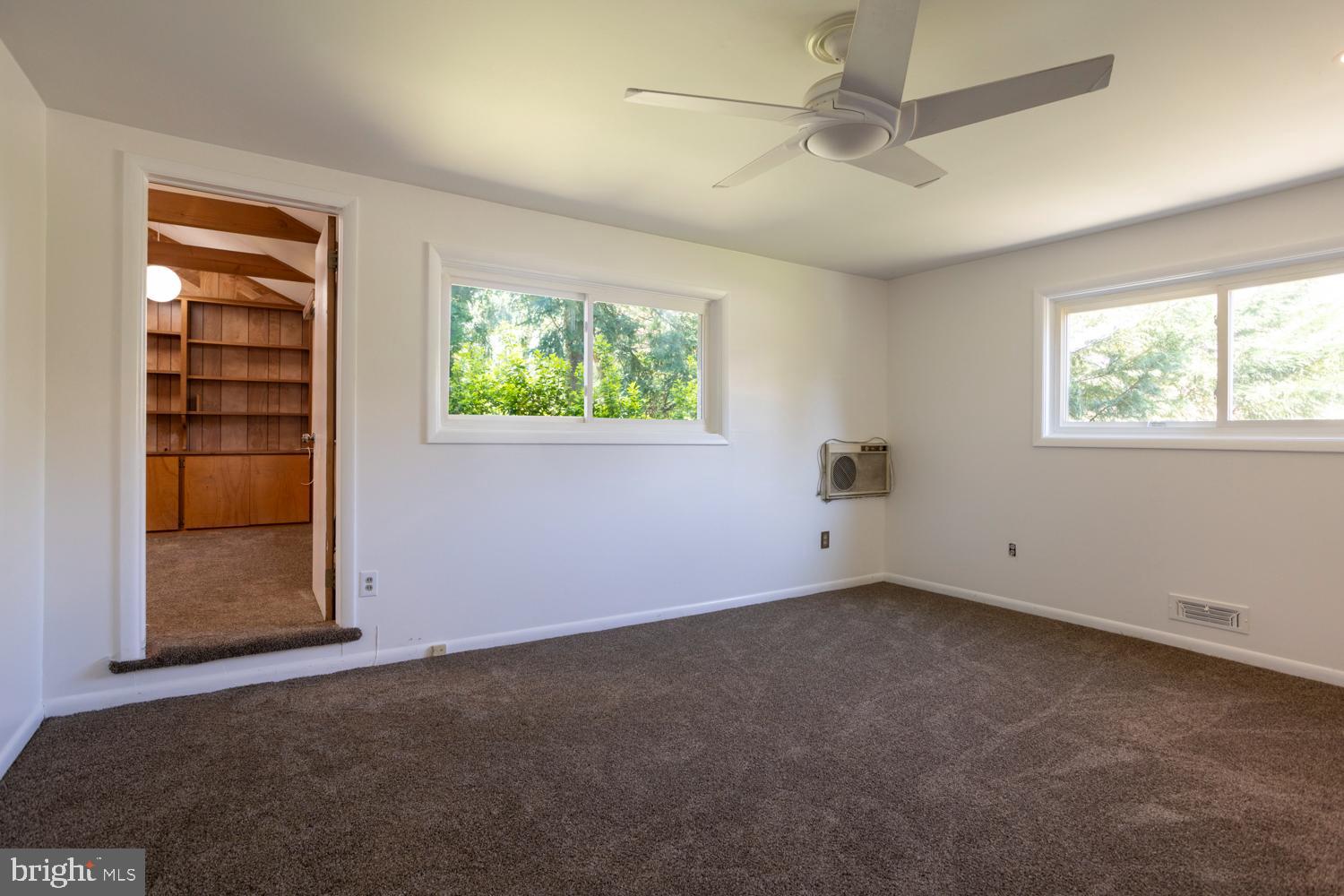 1421 Redwood Ln