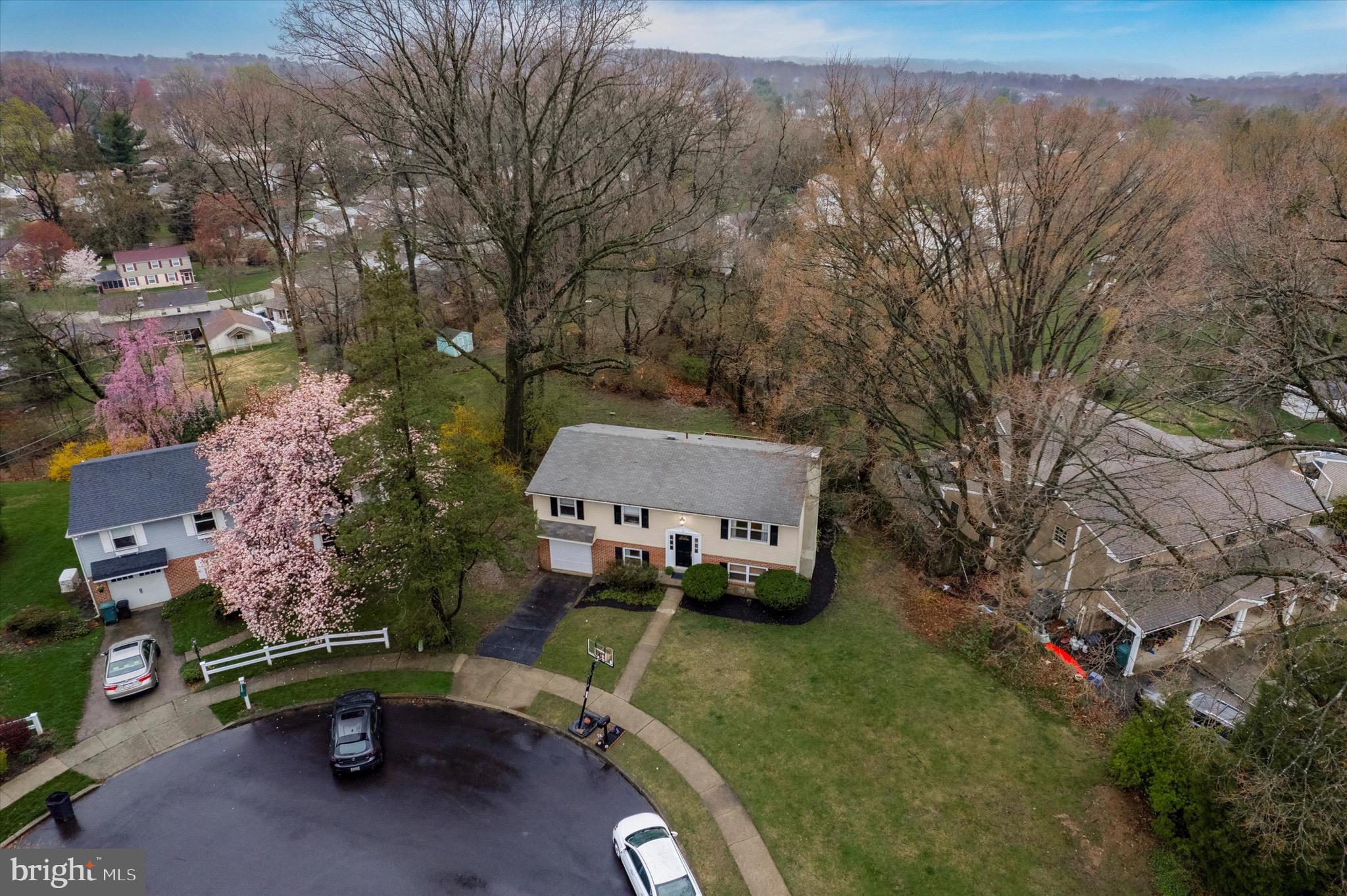 8 Robin Ln