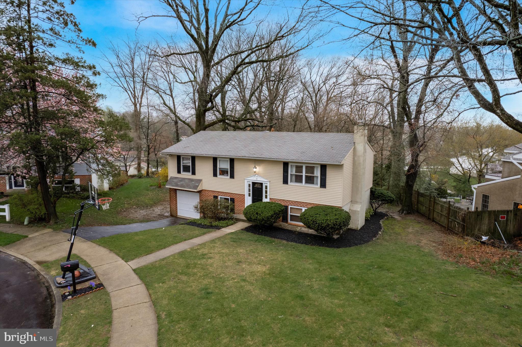 8 Robin Ln