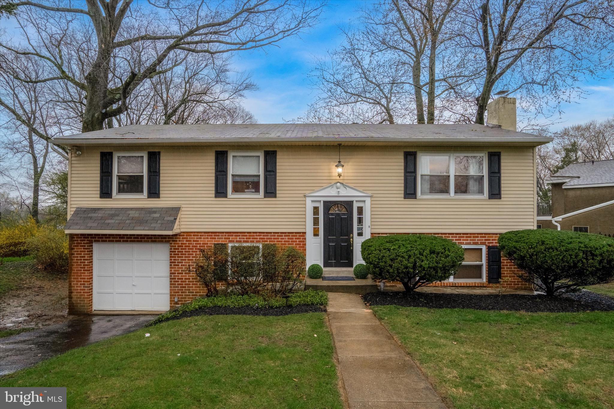 8 Robin Ln