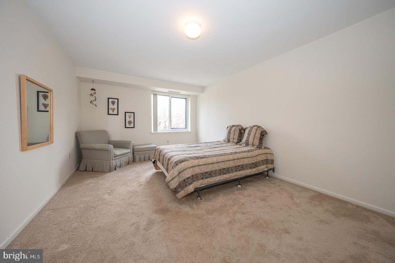 1637 Oakwood Dr #S409