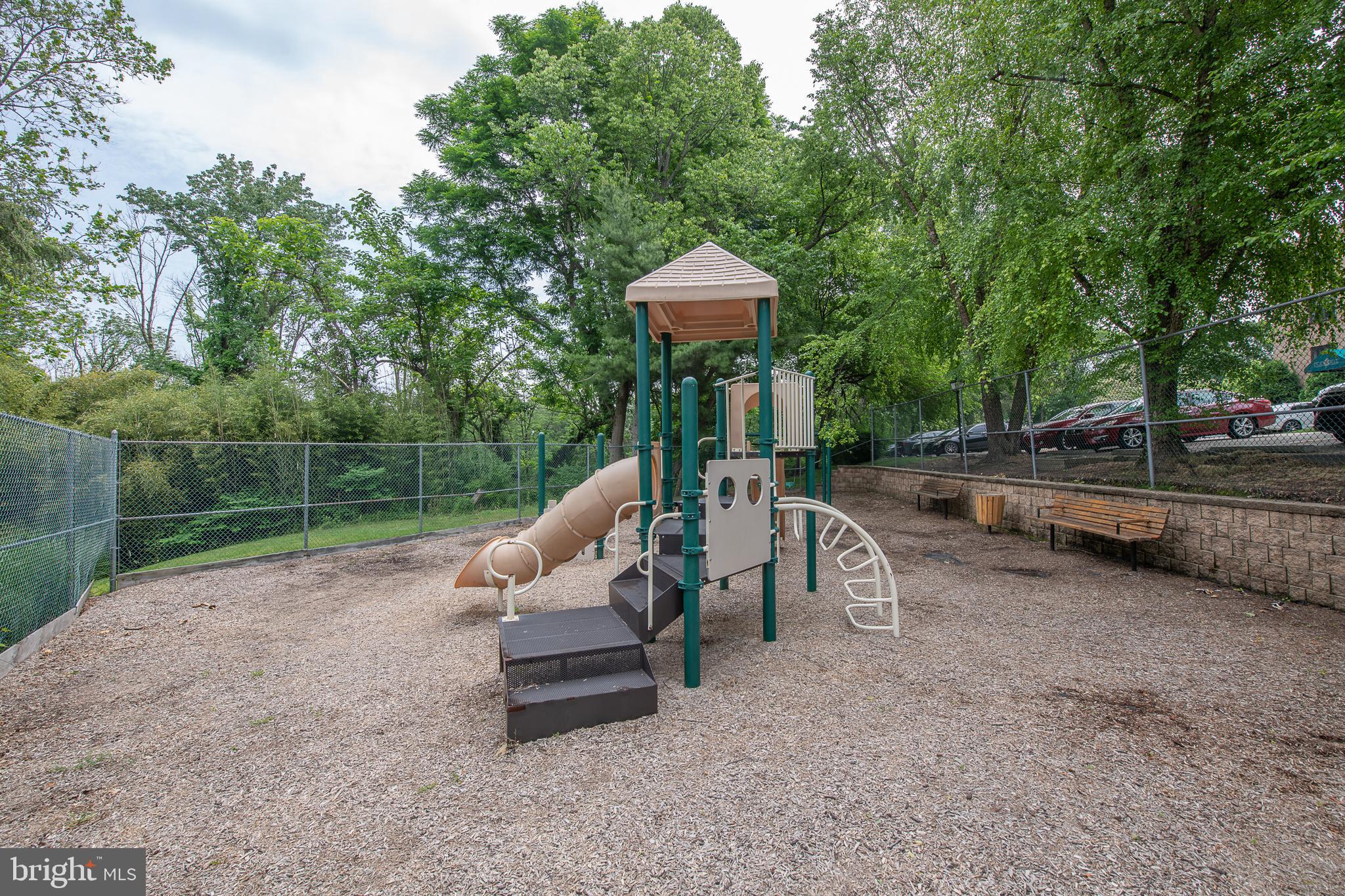 1637 Oakwood Dr #S409