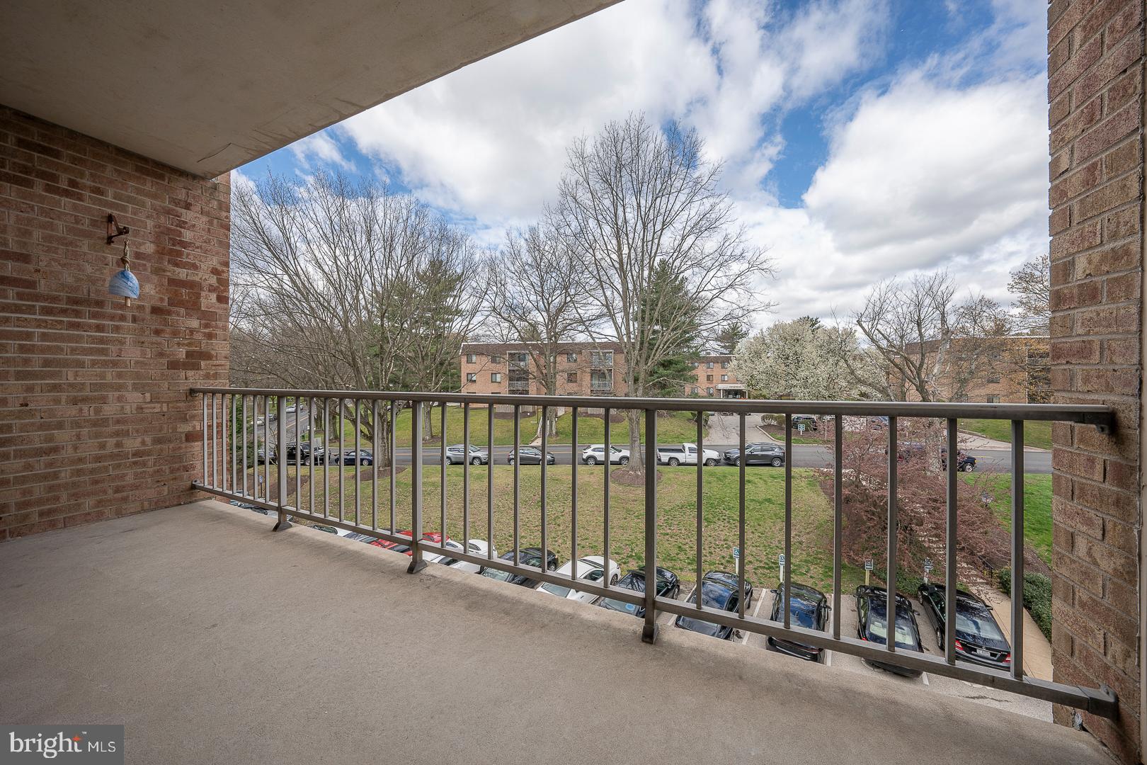 1637 Oakwood Dr #S409