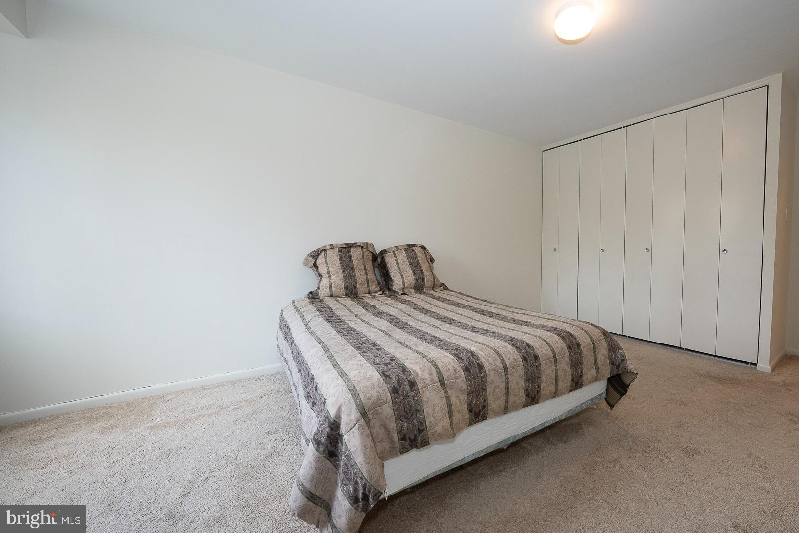 1637 Oakwood Dr #S409