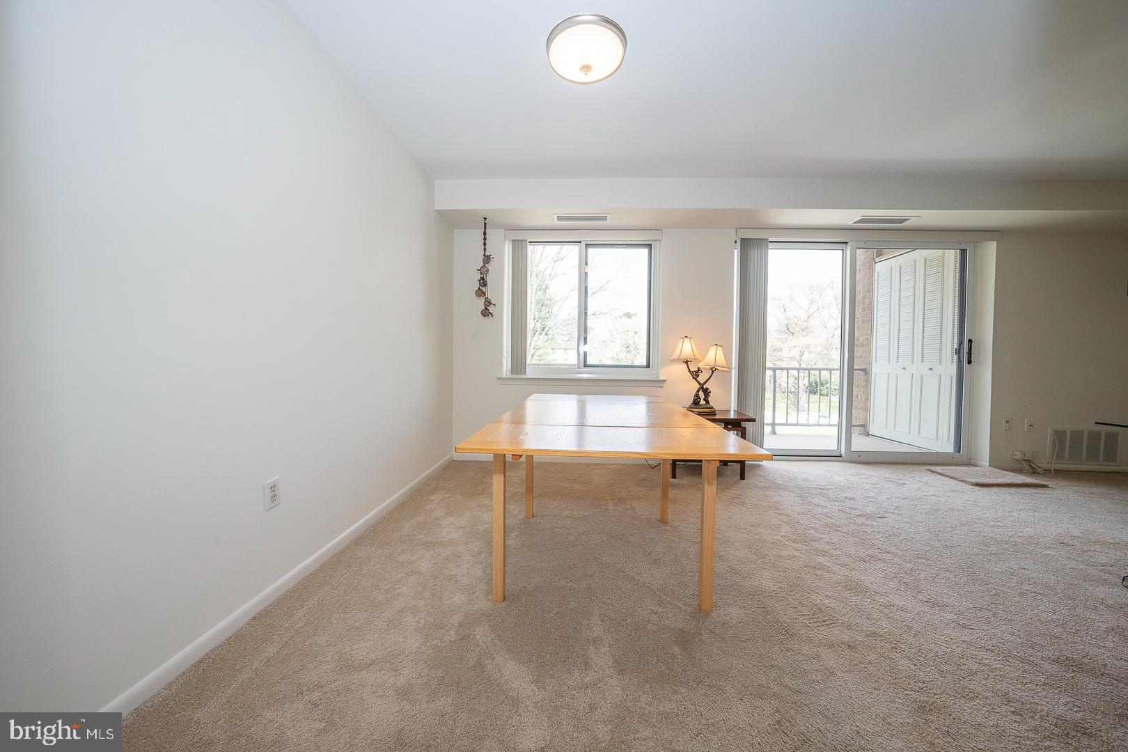 1637 Oakwood Dr #S409