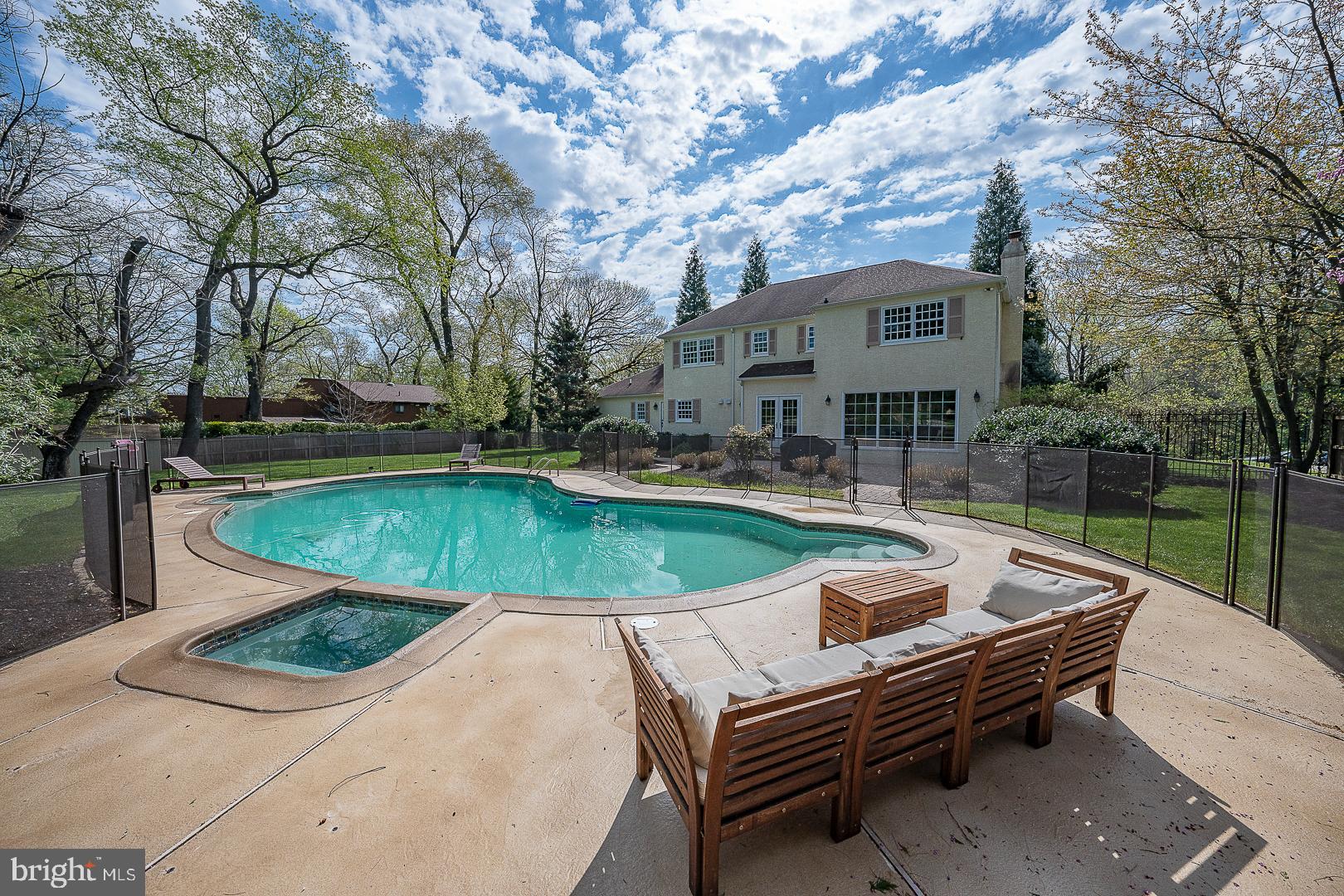 1320 Bobarn Dr
