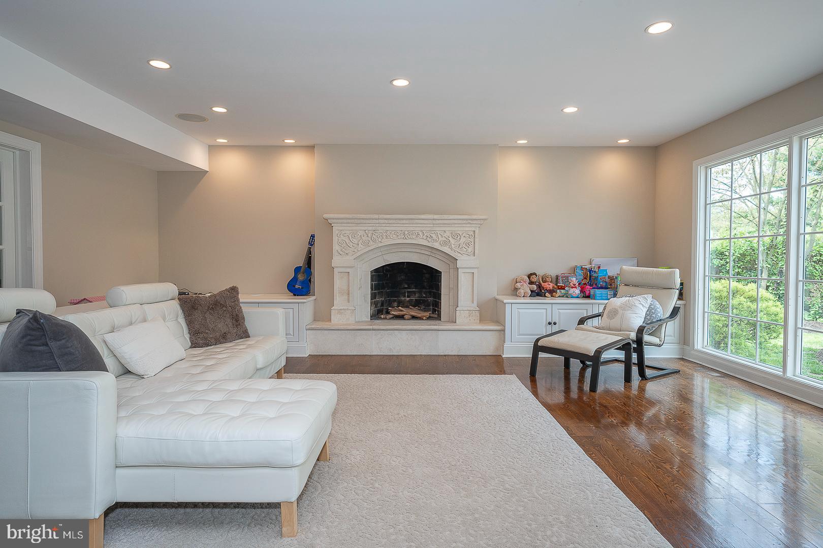 1320 Bobarn Dr