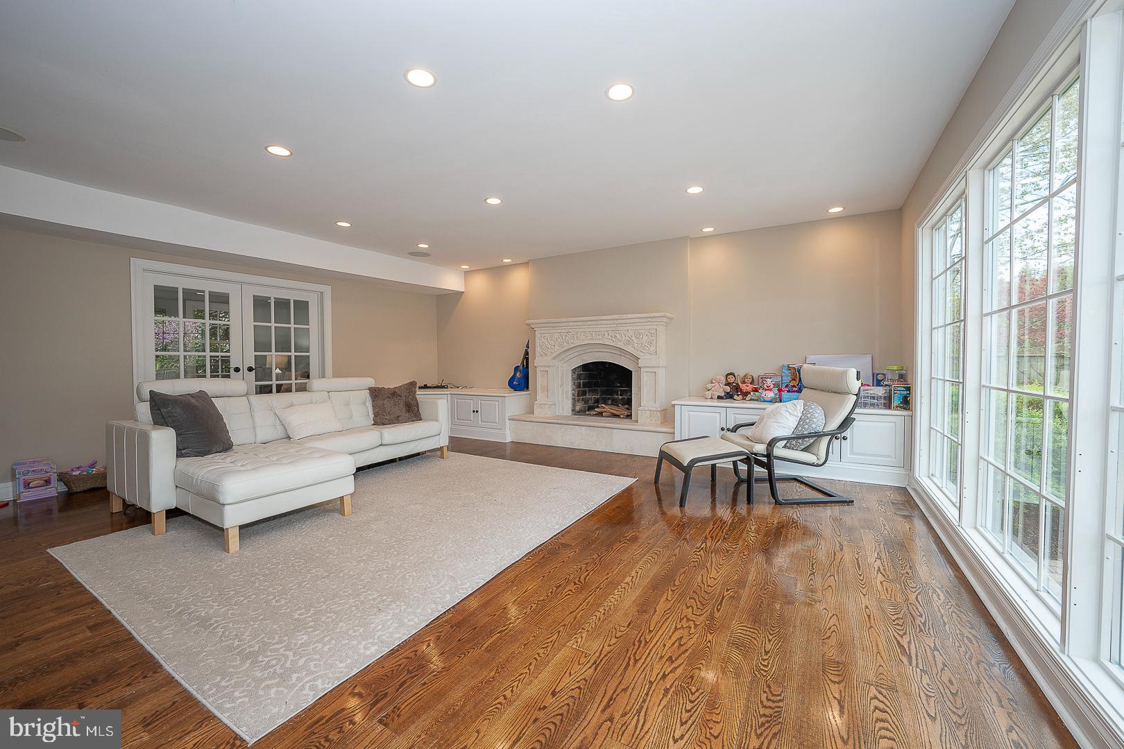 1320 Bobarn Dr