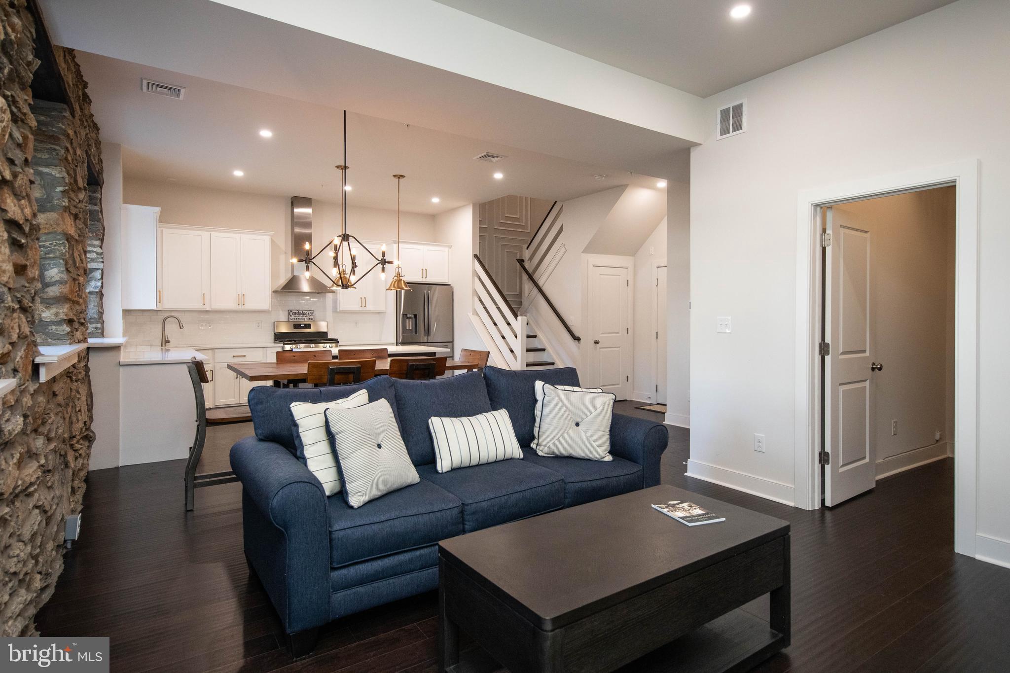 304 E Hector St #2