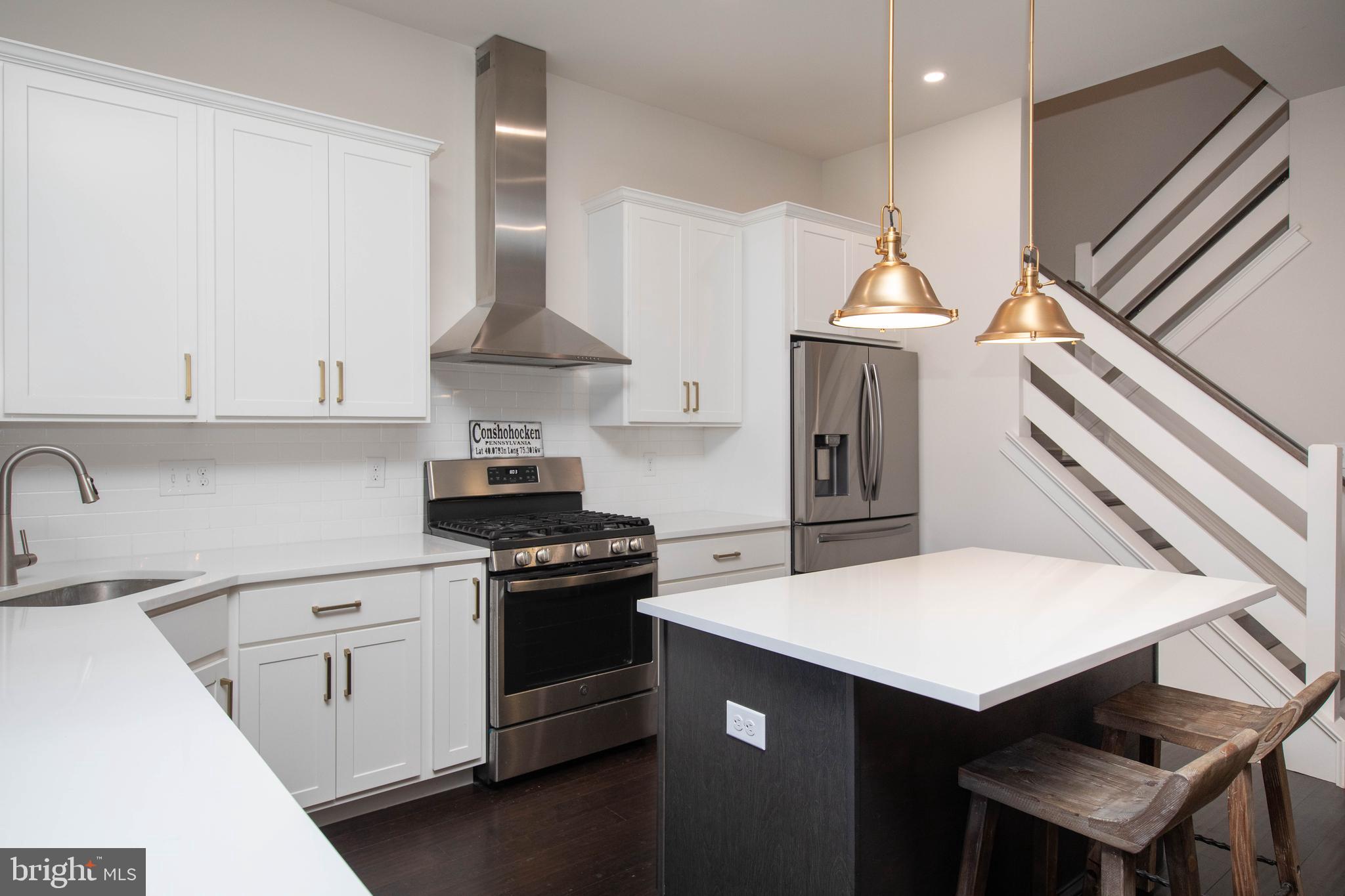 304 E Hector St #2