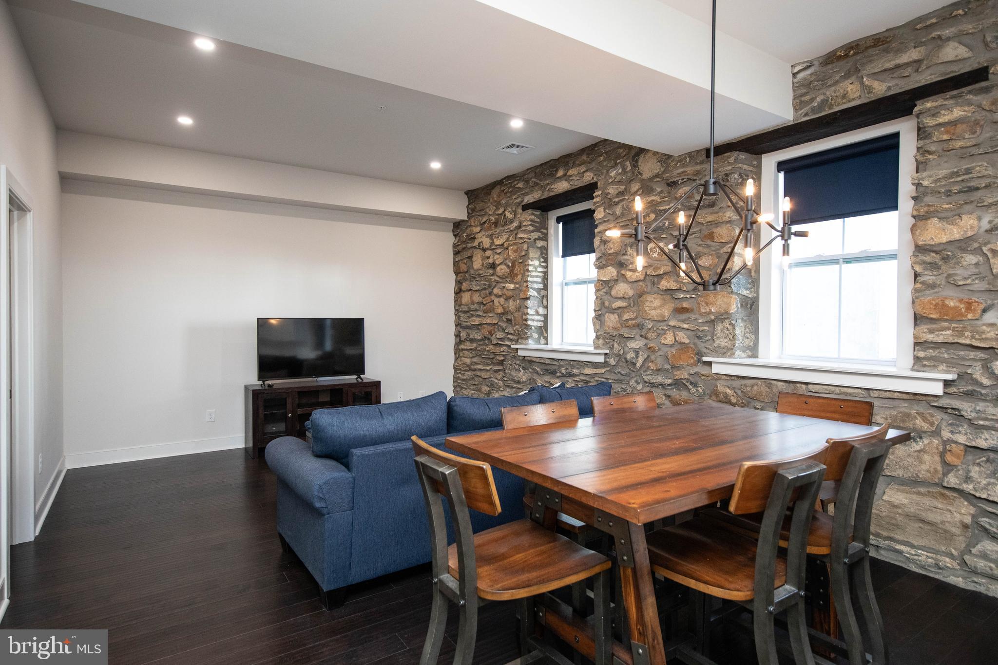304 E Hector St #2