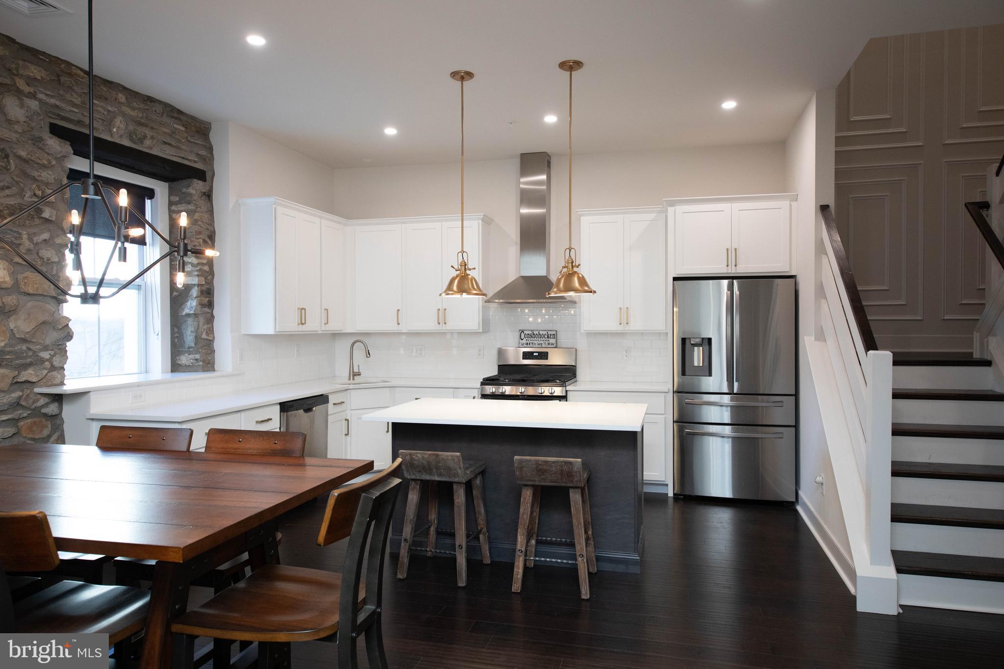 304 E Hector St #2