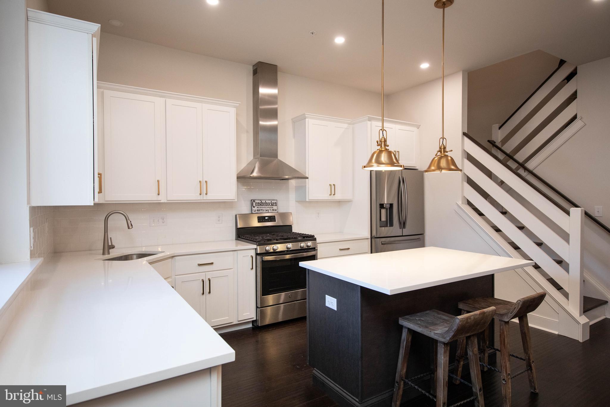 304 E Hector St #2