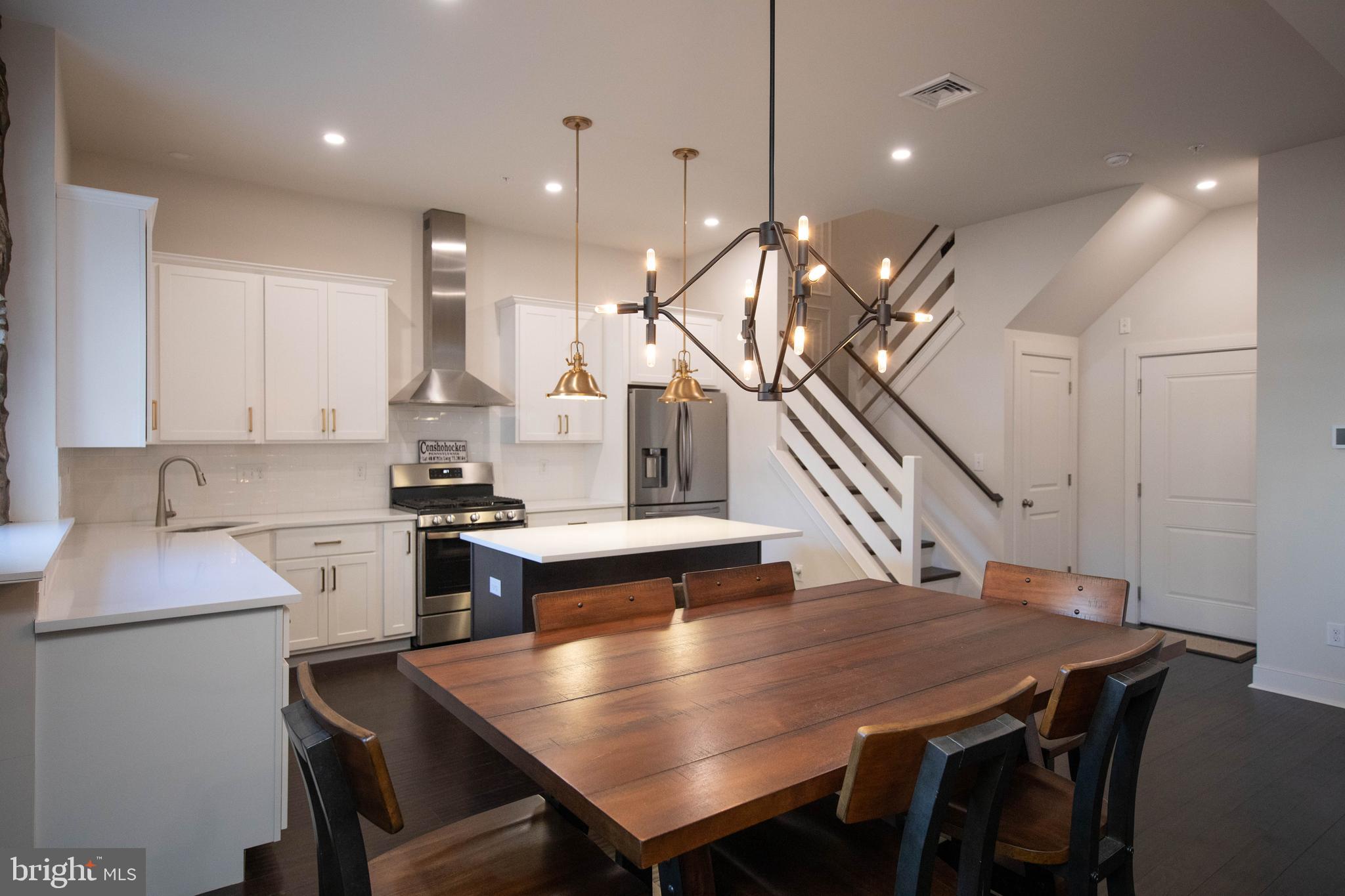 304 E Hector St #2