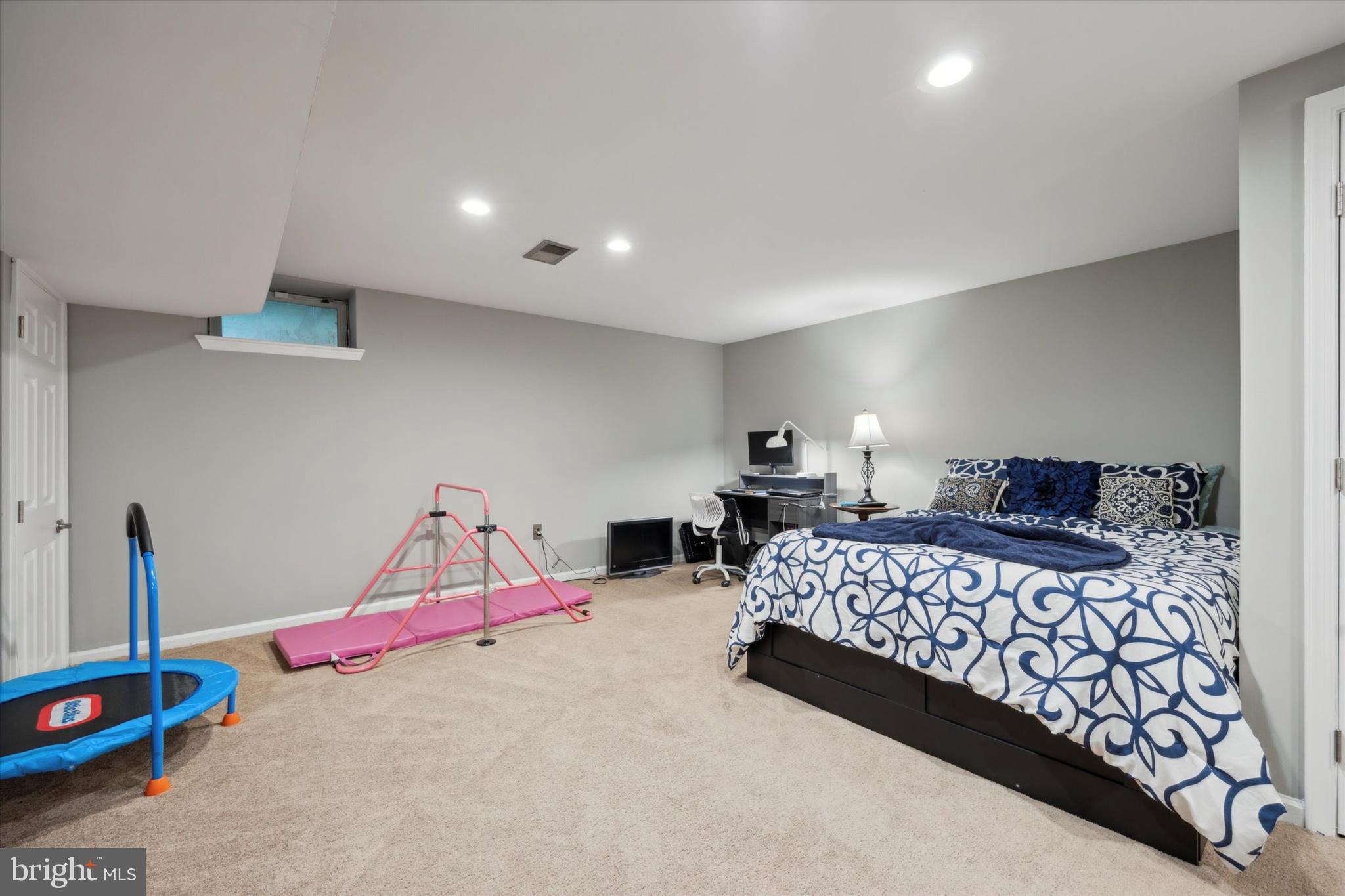 618 Coates Ln