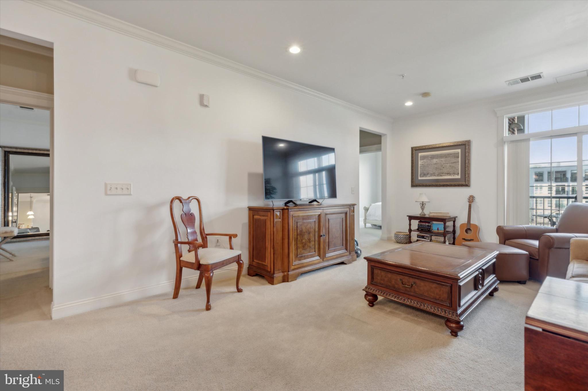 300 W Elm St #2118