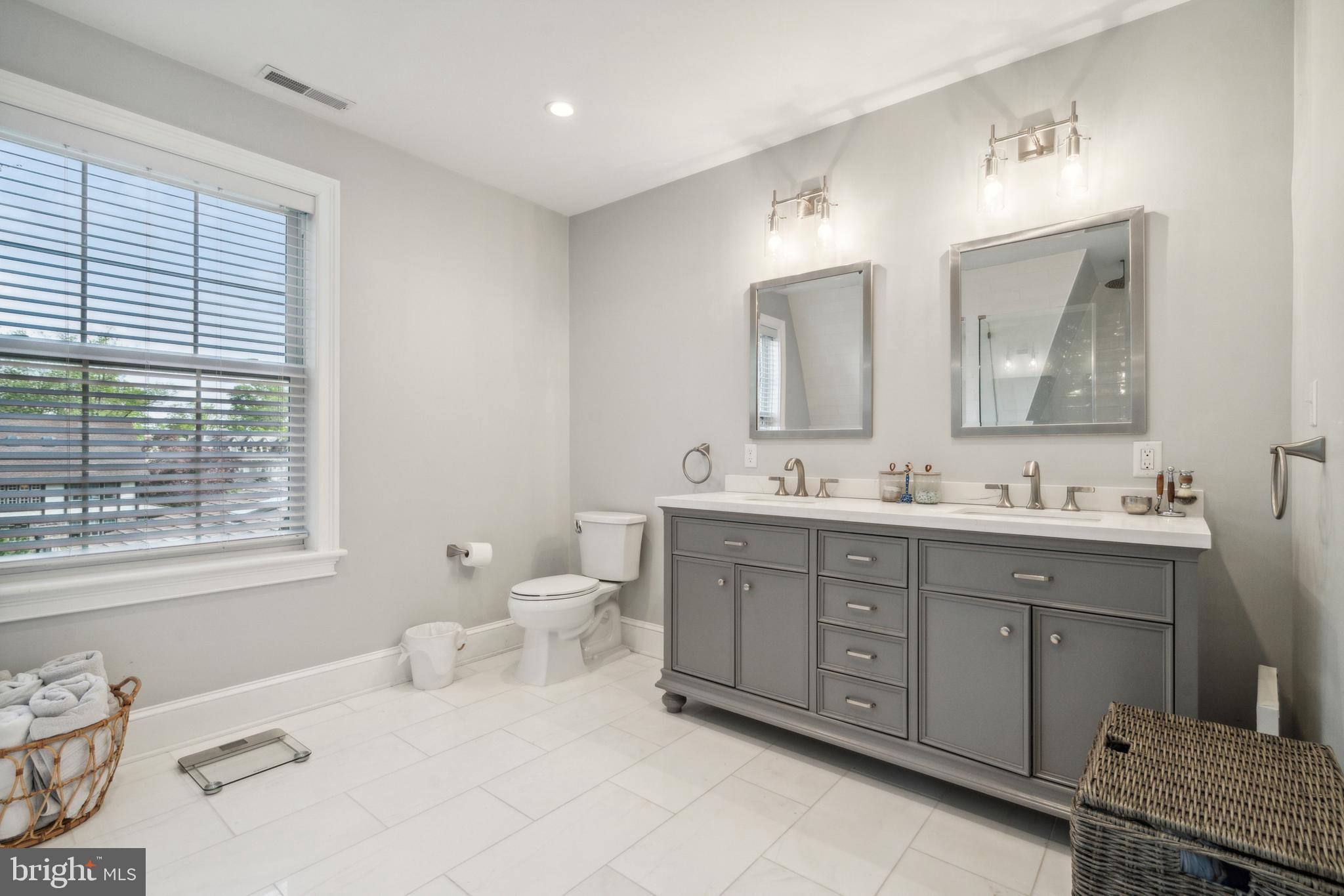 720 S Highland Ave