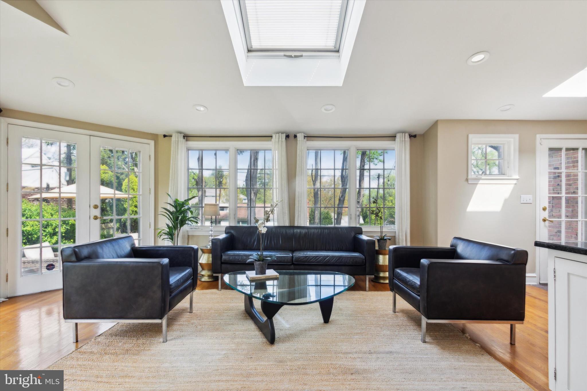 111 E Dartmouth Rd