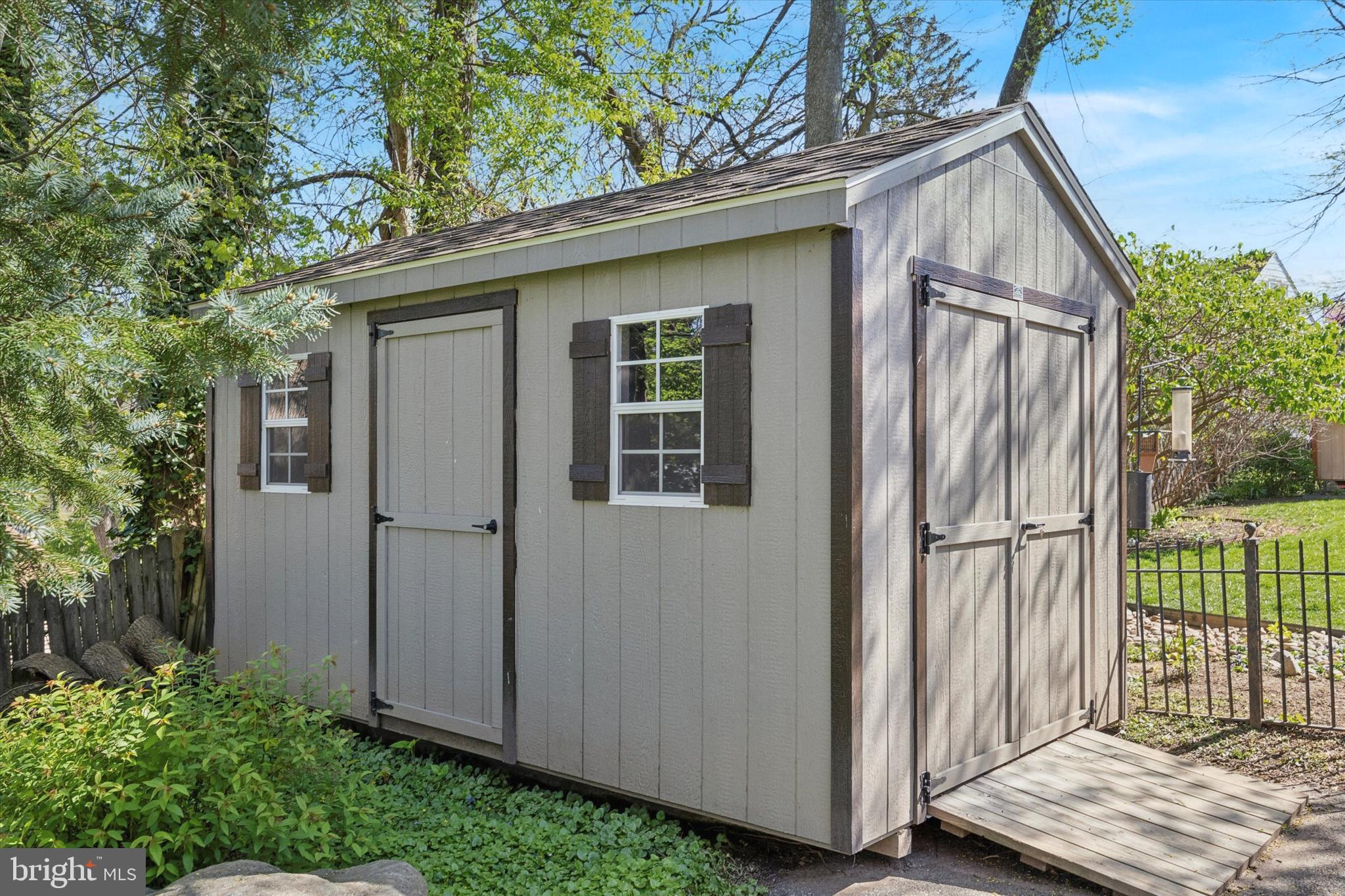 111 E Dartmouth Rd