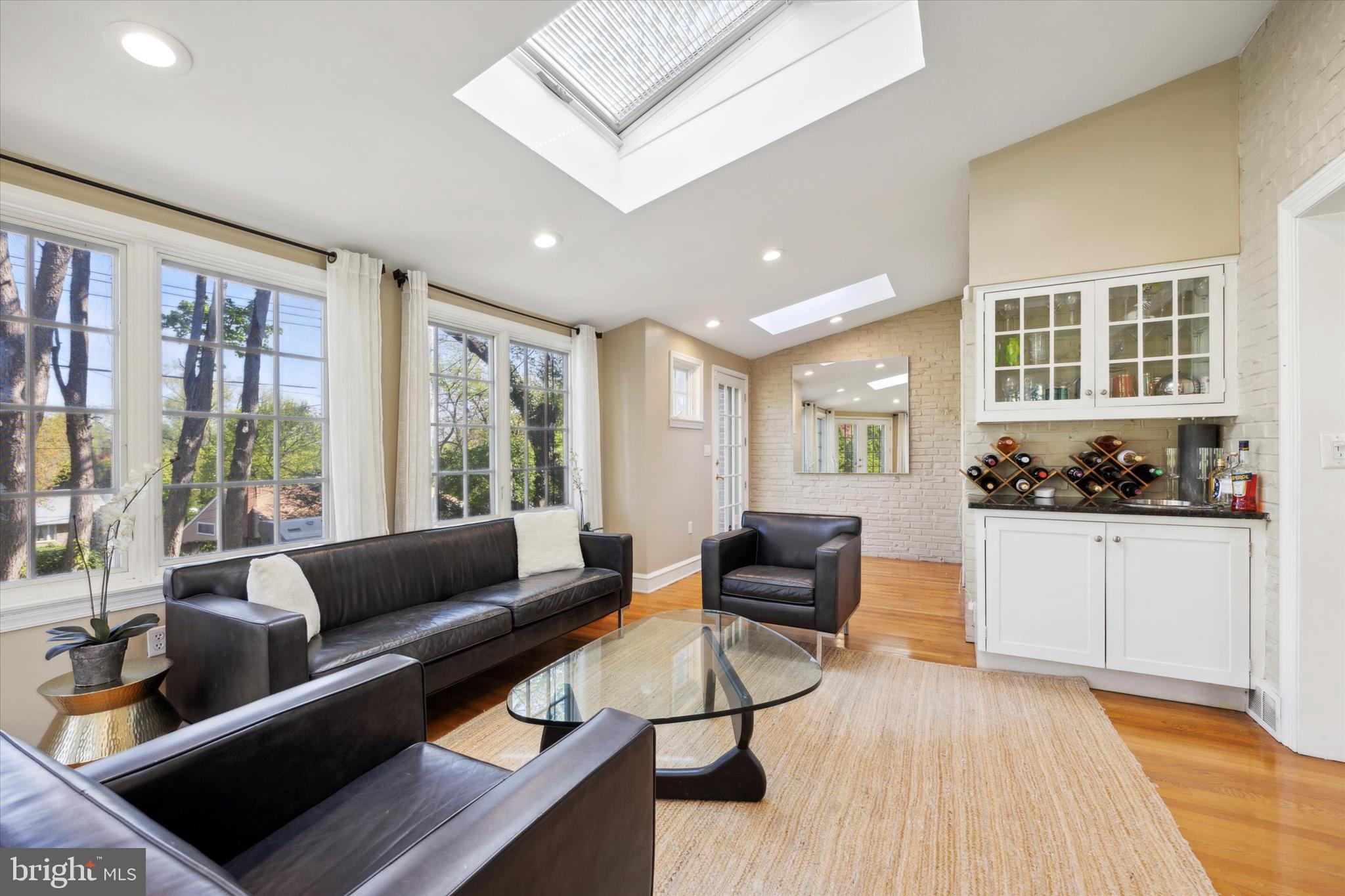111 E Dartmouth Rd