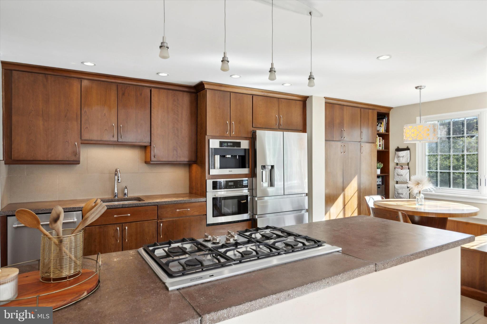111 E Dartmouth Rd